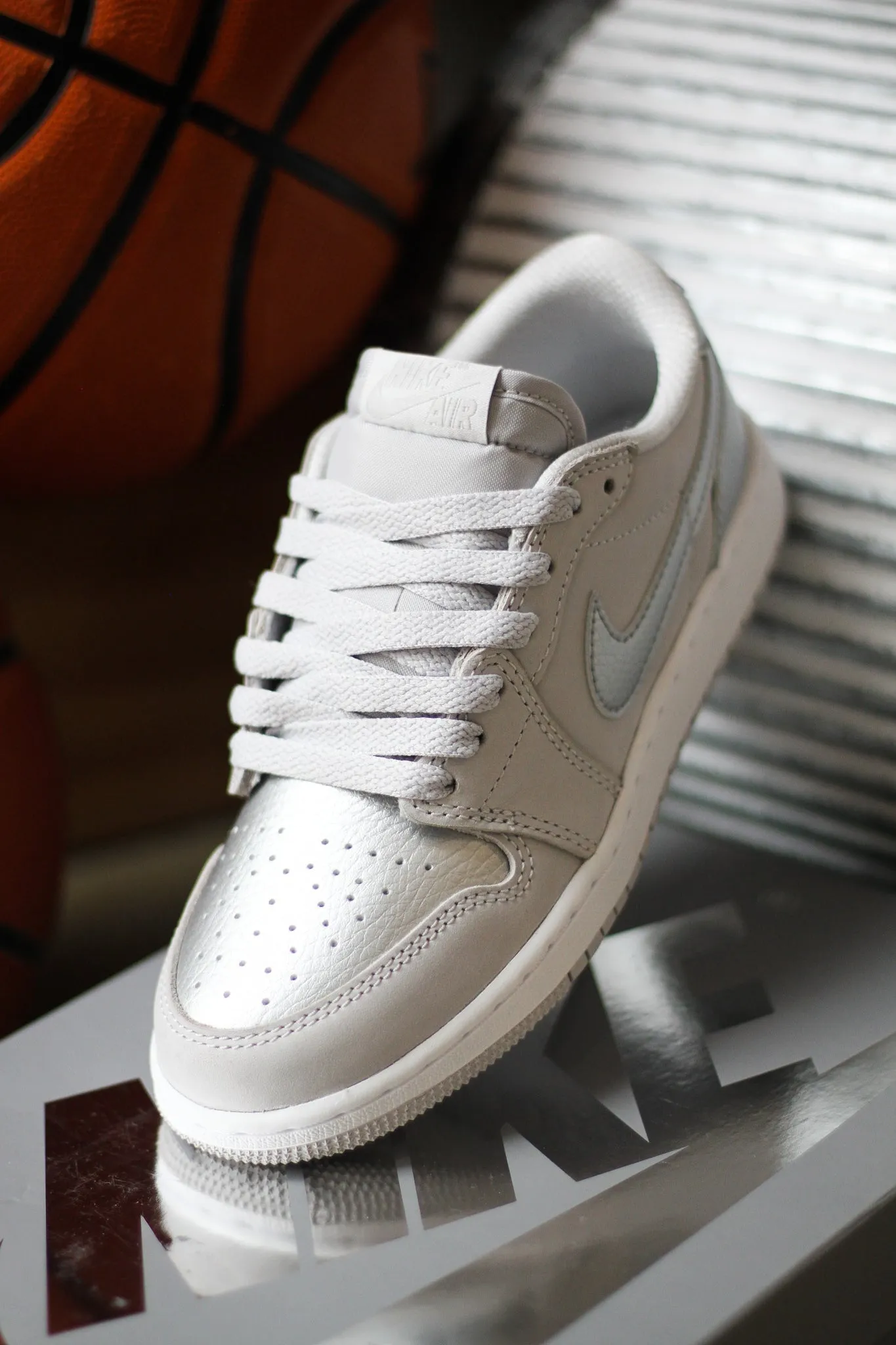 AIR JORDAN 1 LOW OG (GS) "METALLIC SILVER"